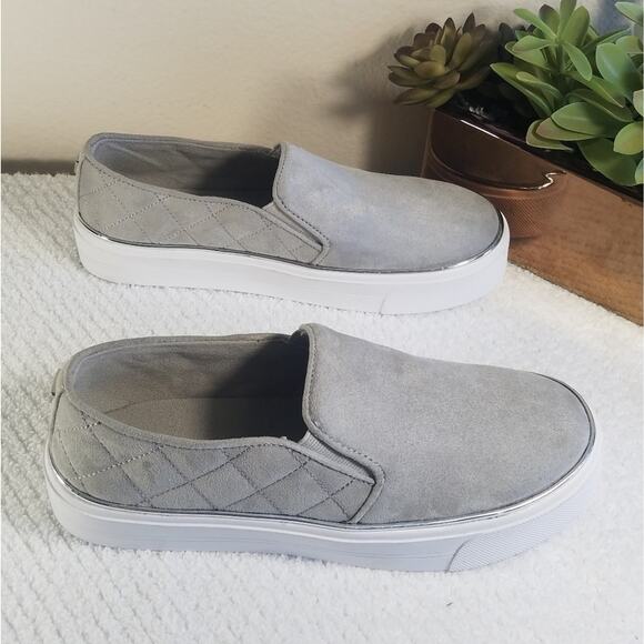 Guess Daylea Platform Sneaker Size 5.5 Gray/Silver Slip-On Faux Suede Comfy New - Picture 2 of 10